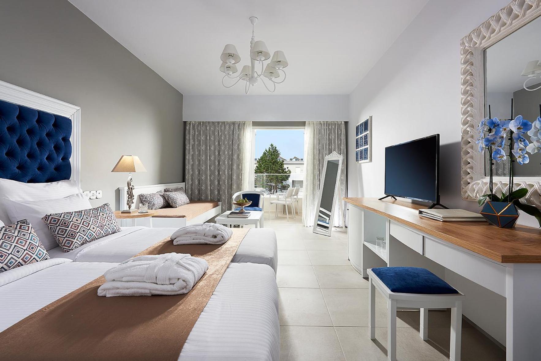 Deluxe Double Room Side Sea View